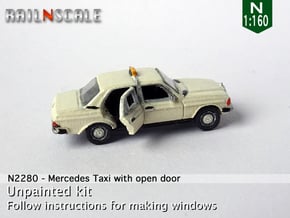 Mercedes-Benz W123 Taxi w/ open door (N 1:160) in Tan Fine Detail Plastic