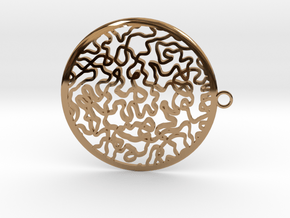 Circular timeless pendant in Polished Brass