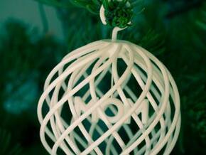 Ornament:  MOM in White Natural Versatile Plastic