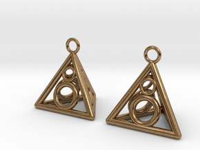 Pyramid triangle earrings serie 3 type 3 in Natural Brass