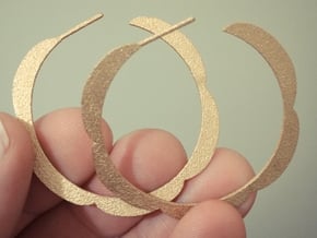 Flower hoop earrings in Polished Gold Steel