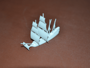 1/700 English Galleon in White Natural Versatile Plastic