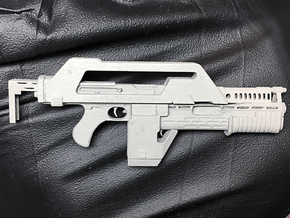 1/10 scale Pulse Rifle for 7” action figures in Tan Fine Detail Plastic