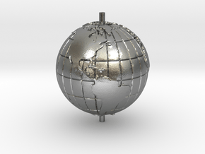 World 1.25" (Globe) in Natural Silver