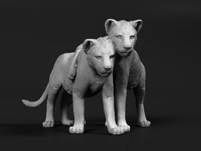 Lion 1:72 Cubs distracted while playing in Tan Fine Detail Plastic
