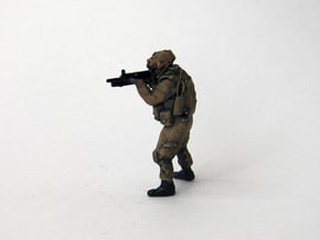 2 HO Modern Soldier (no base) in Tan Fine Detail Plastic