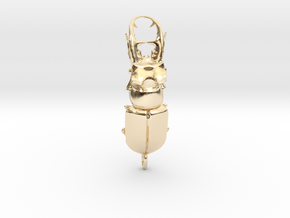 Stag beetle with closed jaws  in 14K Yellow Gold