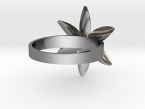 Lily  in Polished Silver: 4 / 46.5