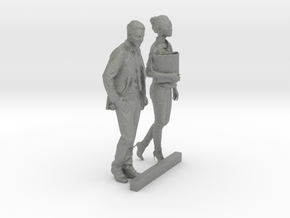 O Scale Walking Man & Woman in Gray PA12