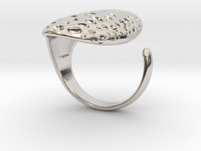 adjustable pebble knuckle in Rhodium Plated Brass