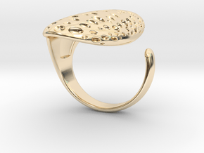 adjustable pebble knuckle in 14K Yellow Gold