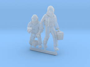 SPACE 2999 1/72 ASTRONAUT WORKING A SET in Tan Fine Detail Plastic