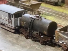 2x N Gauge 14T/20T Anchor Mounted Tanks in Tan Fine Detail Plastic: Small
