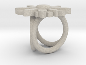 Scarf buckle triple ring with daisy in Natural Sandstone