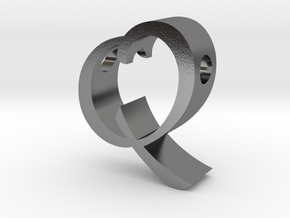Letter Q pendant in Polished Silver