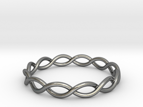 Twisting Ring in Polished Silver