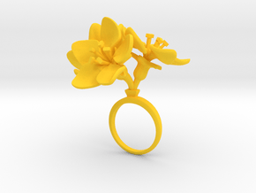 Ring with three large flowers of the Apple in Yellow Processed Versatile Plastic: 7.25 / 54.625