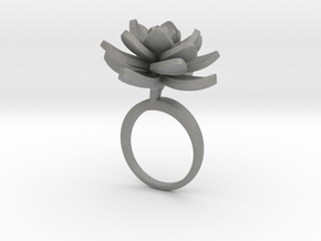 Ring with one large flower of the Lotus in Gray PA12: 5.75 / 50.875