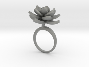 Ring with one large flower of the Lotus in Gray PA12: 7.25 / 54.625