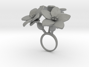 Ring with three large flowers of the Melon in Gray PA12: 7.25 / 54.625