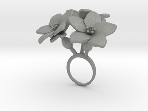 Ring with three large flowers of the Melon in Gray PA12: 8 / 56.75