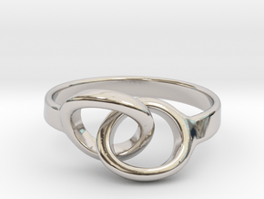 Linked [sizable ring] in Rhodium Plated Brass