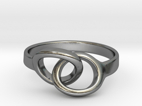 Linked [sizable ring] in Polished Silver