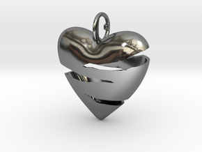 Torn heart of Susanne in Fine Detail Polished Silver