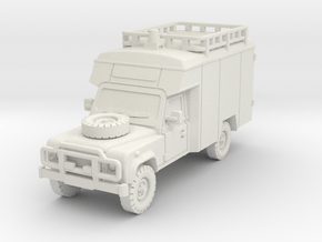 Defender 127 Ambulance 1/72 in White Natural Versatile Plastic