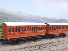 TTTE N Gauge Orange Branch line coach in Tan Fine Detail Plastic