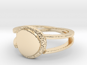 Stóny Rimmed Cocktail Ring in 9K Yellow Gold : 6 / 51.5