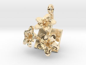 Pendant with three small flowers of the Melon in 14k Gold Plated Brass