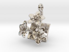 Pendant with three small flowers of the Melon in Rhodium Plated Brass