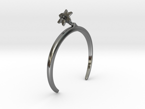 Bracelet with one small flower of the Daffodil in Polished Silver: Extra Small