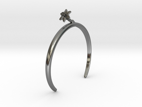 Bracelet with one small flower of the Daffodil in Polished Silver: Large