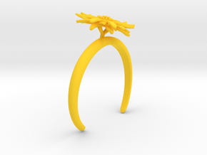 Bracelet with one large flower of the Daisy in Yellow Processed Versatile Plastic: Medium