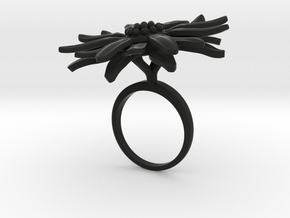 Ring with one large flower of the Daisy in Black Natural Versatile Plastic: 7.75 / 55.875