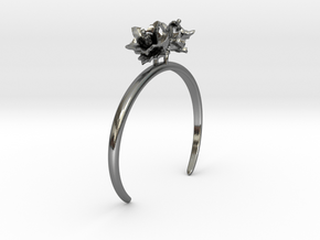 Bracelet with two small flowers in the Potato in Polished Silver: Large