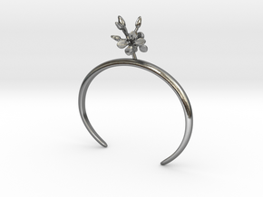 Bracelet with two small flowers of the Radish R in Polished Silver: Medium