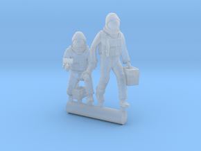 SPACE 2999 1/93 ASTRONAUT WORKING A  in Clear Ultra Fine Detail Plastic