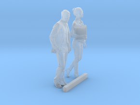 O Scale Walking Man & Woman in Clear Ultra Fine Detail Plastic
