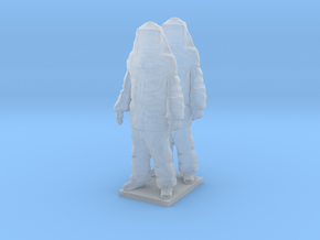 1/72 Airport Firefighter Standing X 2 in Clear Ultra Fine Detail Plastic