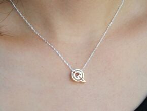Q Letter Pendant in Polished Silver