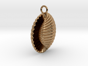 Eve Pendant in Polished Brass