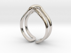 Crossed ring in Platinum