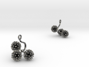 Earrings with three small flowers of the Garlic in Polished Silver