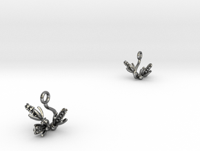 Earrings with three small flowers of the Hyacint in Polished Silver