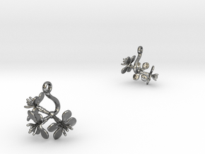 Earrings with three small flowers of the Radish in Polished Silver