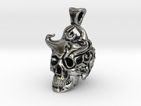 Skull Pendant - Momento mori in Antique Silver: Medium
