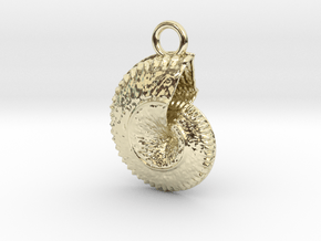 Shell Pendant in 9K Yellow Gold 